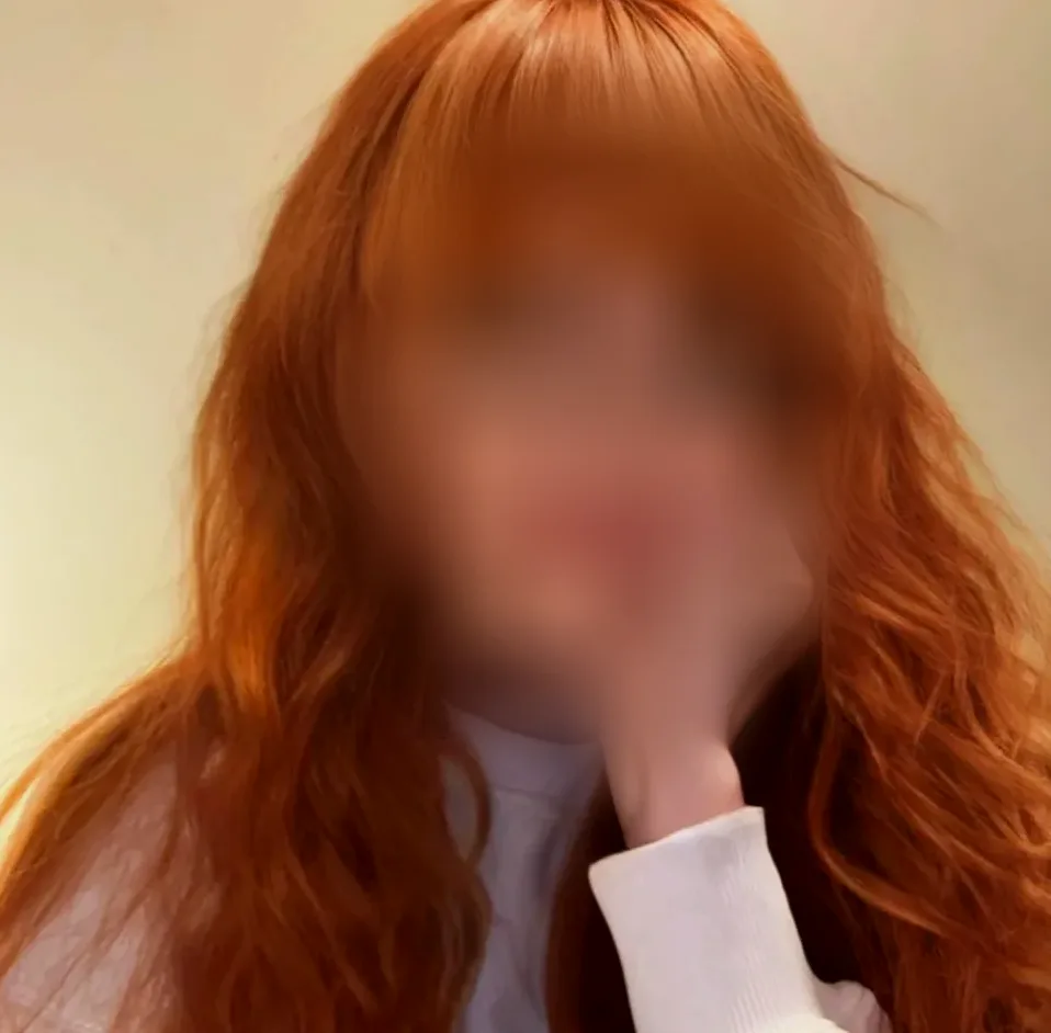 Amina, 27