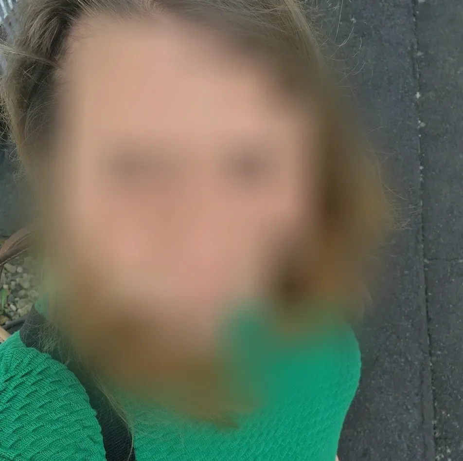 Anne, 32