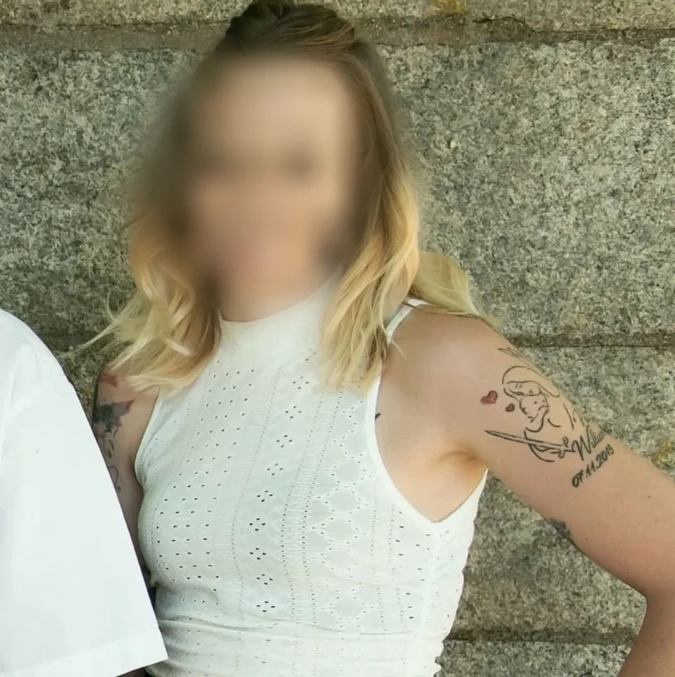 Emilie, 32