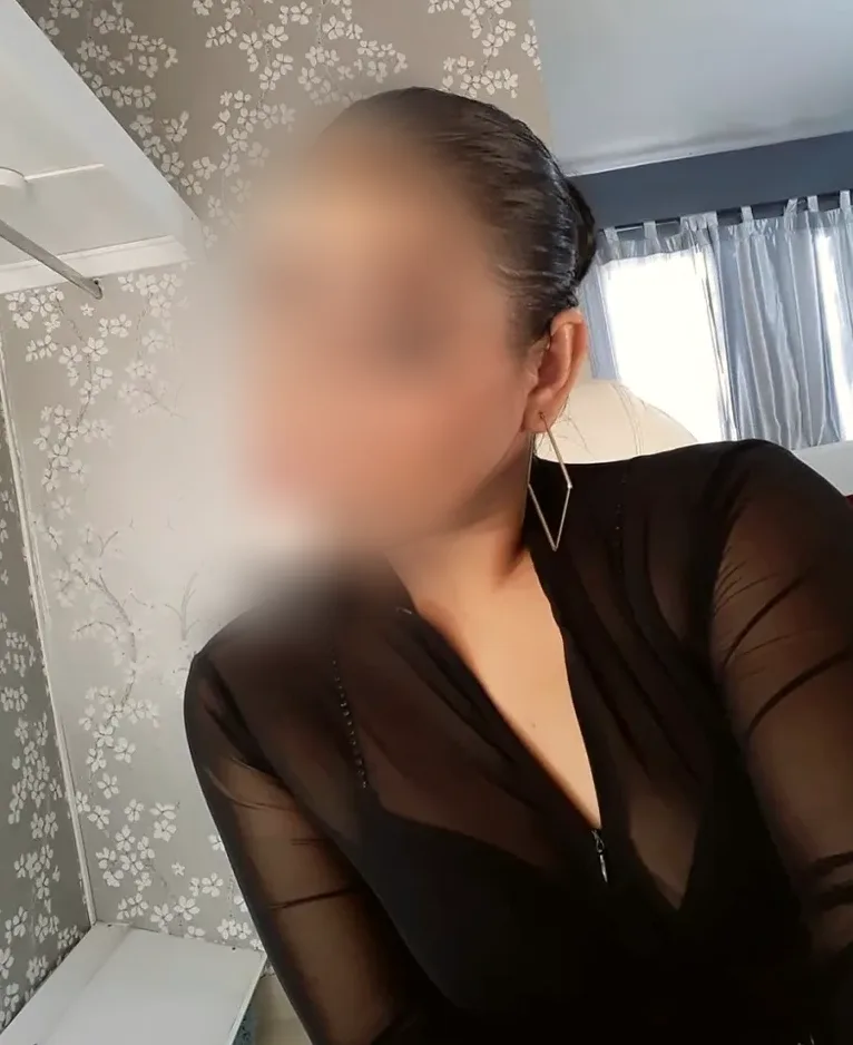 Julie, 35