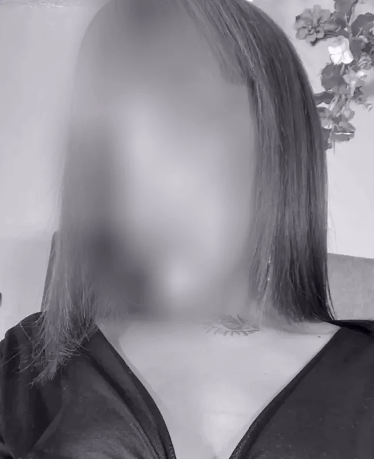 Marianne, 23
